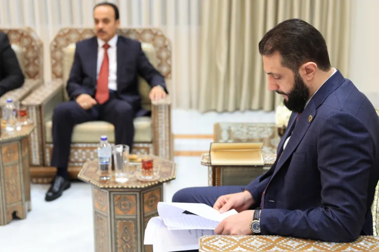 الشرع يتسلم تقرير لجنة التحقيق بأحداث الساحل السوري