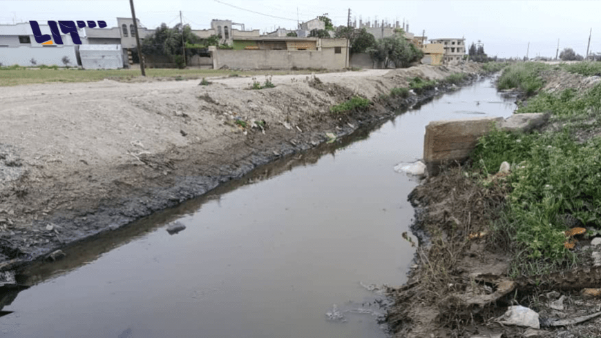 رائحة الصرف تخنق شوارع تلبيسة والأطفال يعبرون المياه الآسنة للعودة إلى بيوتهم