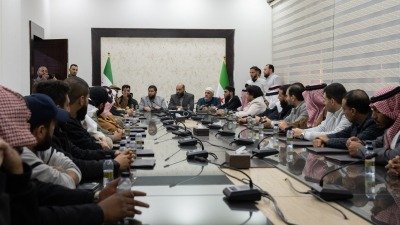 اجتماع طارئ بمحافظة حمص بحضور العشائر لبحث التوترات الأمنية