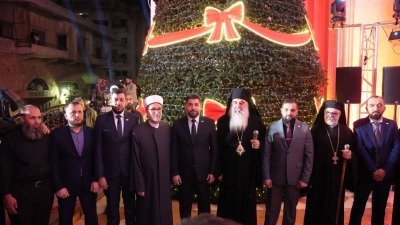 ضمن احتفالات ذكرى رد العدوان.. إضاءة شجرة الميلاد في كنيسة مار ميخائيل باللاذقية