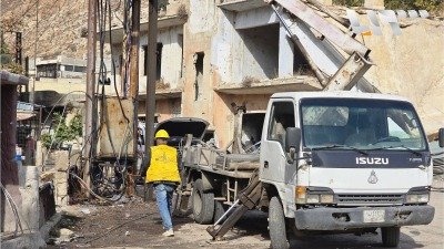 وسط تحليق طيران الاحتلال.. جهود عاجلة لإصلاح الأضرار في بيت جن بعد العدوان