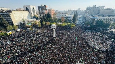 في ذكرى ردع العدوان.. مظاهرات شعبية في سوريا تندد بعدوان الاحتلال وترفض التقسيم