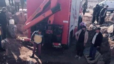 خلال بحثهما عن الذهب..وفاة شاب وإصابة آخر في انهيار حفرة بريف درعا