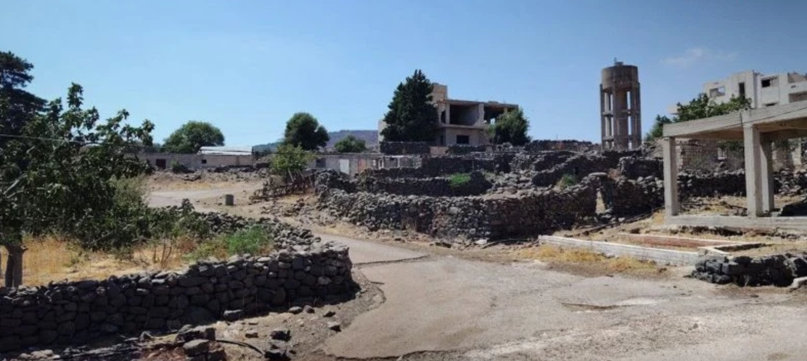 إسرائيل تتوغل بريف القنيطرة وتستهدف مواقع في درعا