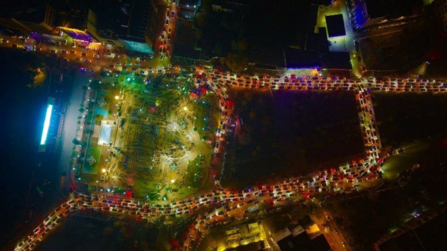 مسير ليلي لافت في شوارع حلب عشية عيد التحرير