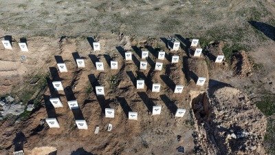 الهول بعد الإغلاق.. مقبرة تضم ألف جثمان مجهول الهوية شمال شرقي سوريا