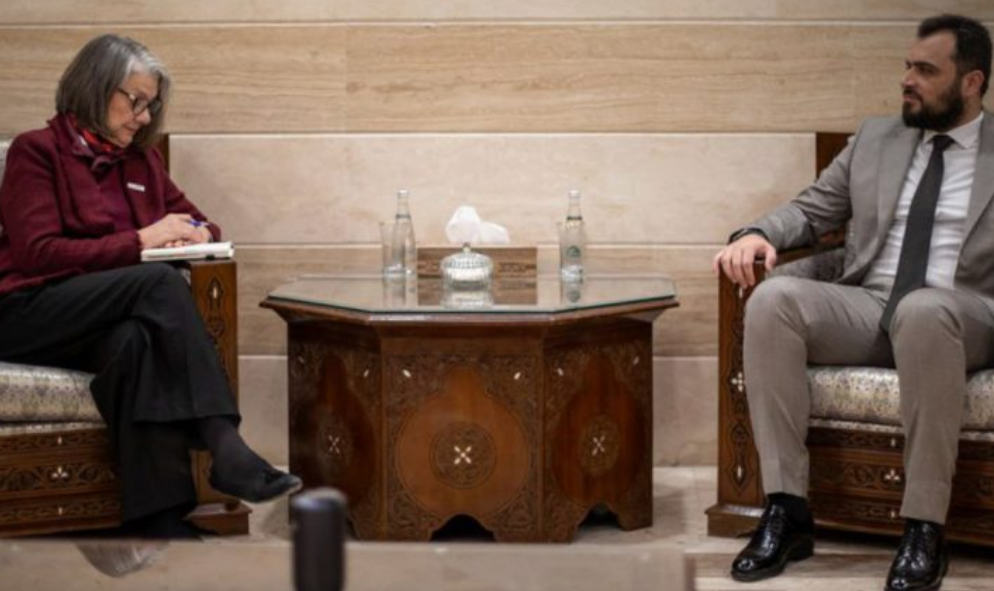 الخارجية تبحث مع الاتحاد الدولي للصليب والهلال الأحمر تعزيز التعاون الإنساني في سوريا