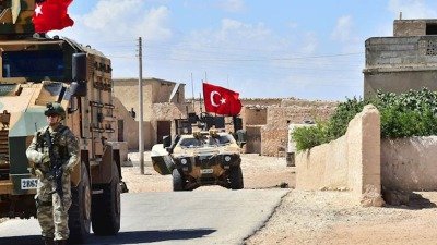 وزير الدفاع التركي: لا قرار حتى الآن بالانسحاب العسكري من سوريا