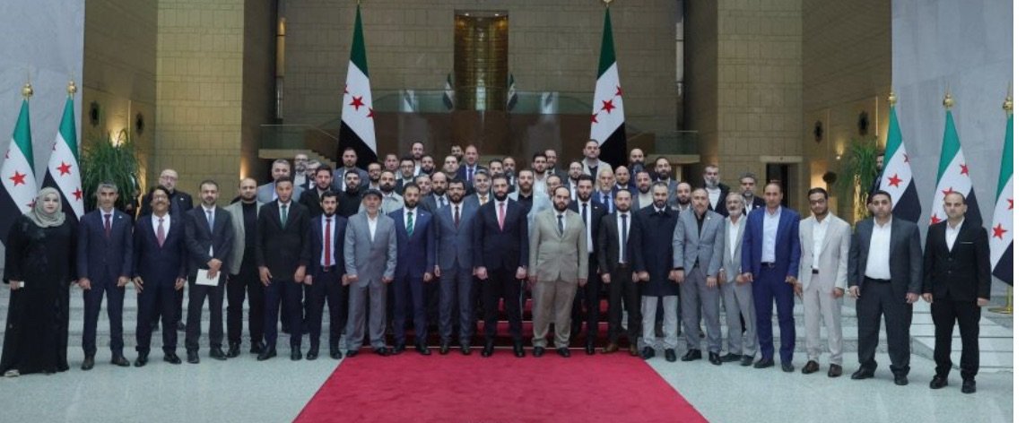 الرئيس الشرع يبحث مع إعلاميين ونشطاء دور الإعلام والمبادرات المجتمعية بتعزيز الوعي