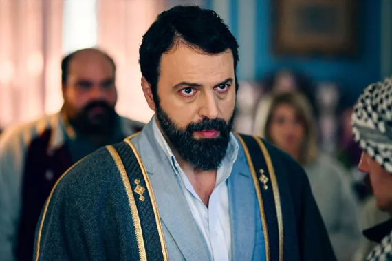 تقليد بشار الأسد يشعل الجدل.. تيم حسن يخطف الأنظار في “مولانا”