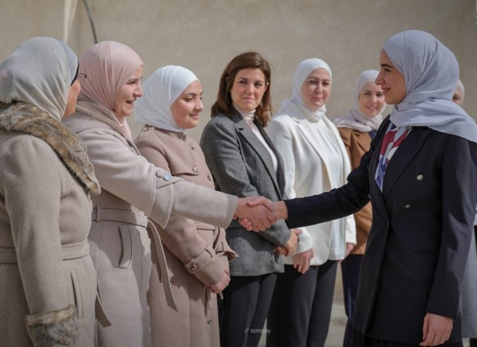 السيدة لطيفة الدروبي تزور مدرسة “الإبداع” في داريا وتطّلع على واقع العملية التعليمية