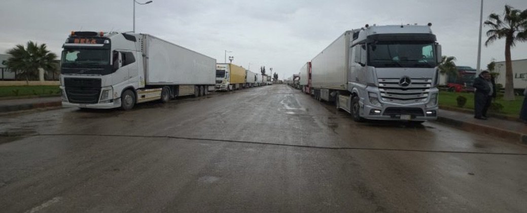 دخول 15 شاحنة محملة باللحوم المقدمة من السعودية عبر معبر نصيب في درعا