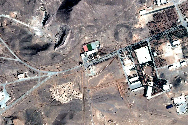 صور فضائية تكشف أضرارا واسعة في حامية “أمير المؤمنين” قرب طهران