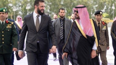 الرئيس أحمد الشرع يصل إلى جدة في زيارة رسمية للمملكة العربية السعودية