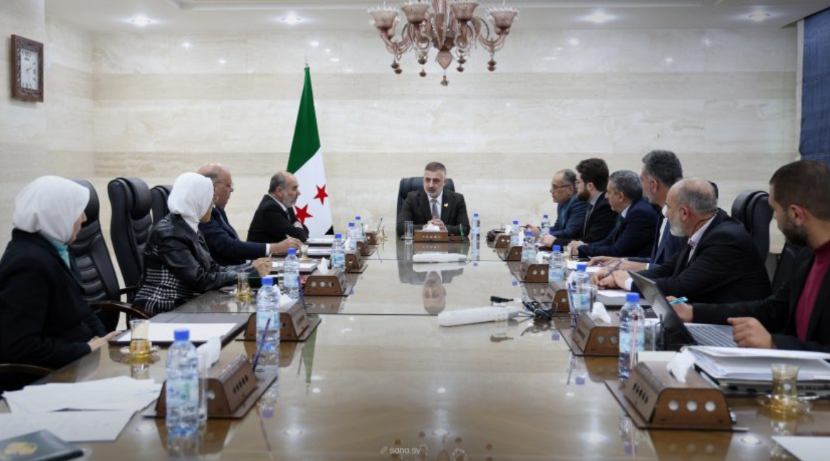 اللجنة المركزية لدراسة أوضاع العاملين المفصولين لدعمهم الثورة تناقش مشروع مرسوم إعادتهم