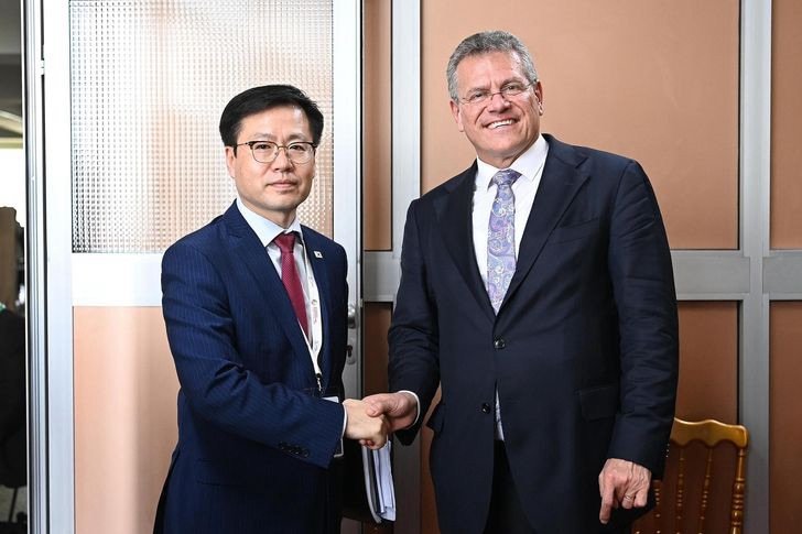 كوريا الجنوبية والاتحاد الأوروبي يتفقان على شراكة استراتيجية للتعاون التجاري والتكنولوجي