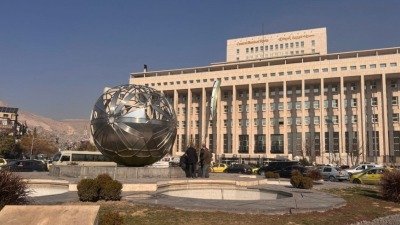 مصرف سوريا المركزي يمدد مهلة استبدال فئات العملة القديمة 30 يوماً إضافية