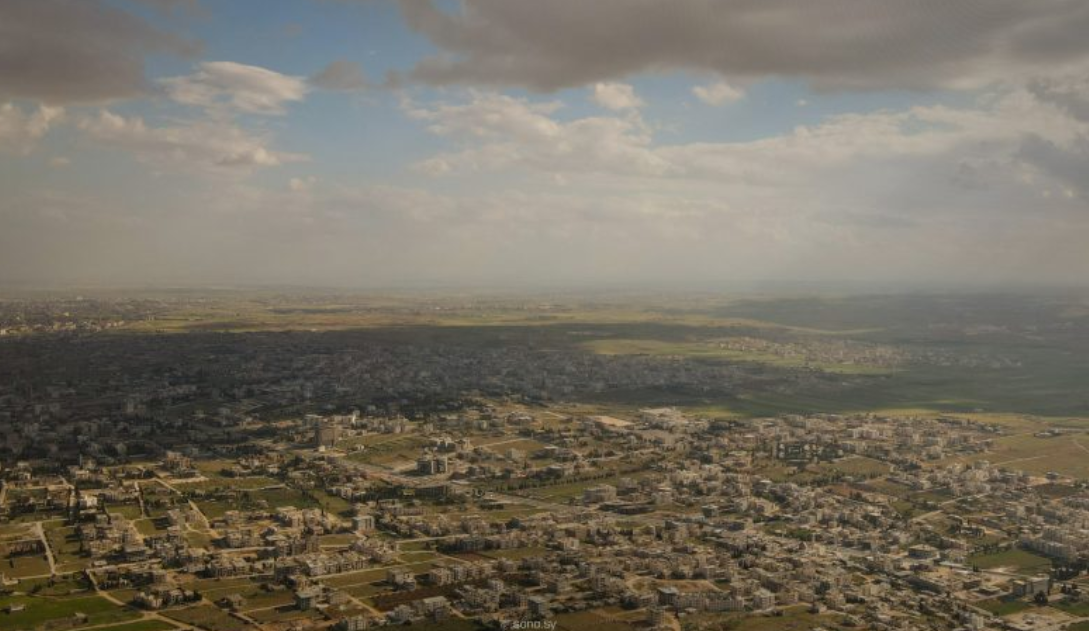 الحرارة إلى ارتفاع والجو سديمي مغبر في المناطق الشرقية والبادية