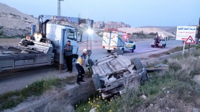 قتيل وأربعة مصابين في تصادم ثلاث سيارات على طريق حمص–طرطوس